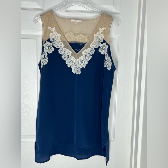 Gold Hawk Satin Blue with Lace Embelishment Tank Top Sz L - Picture 7 of 7